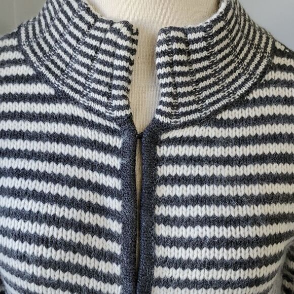 TALBOTS, sweater sz small. 60% Merino wool, 27% Lambs‎ Wool 8% rabbit hair. Gray - Picture 2 of 13